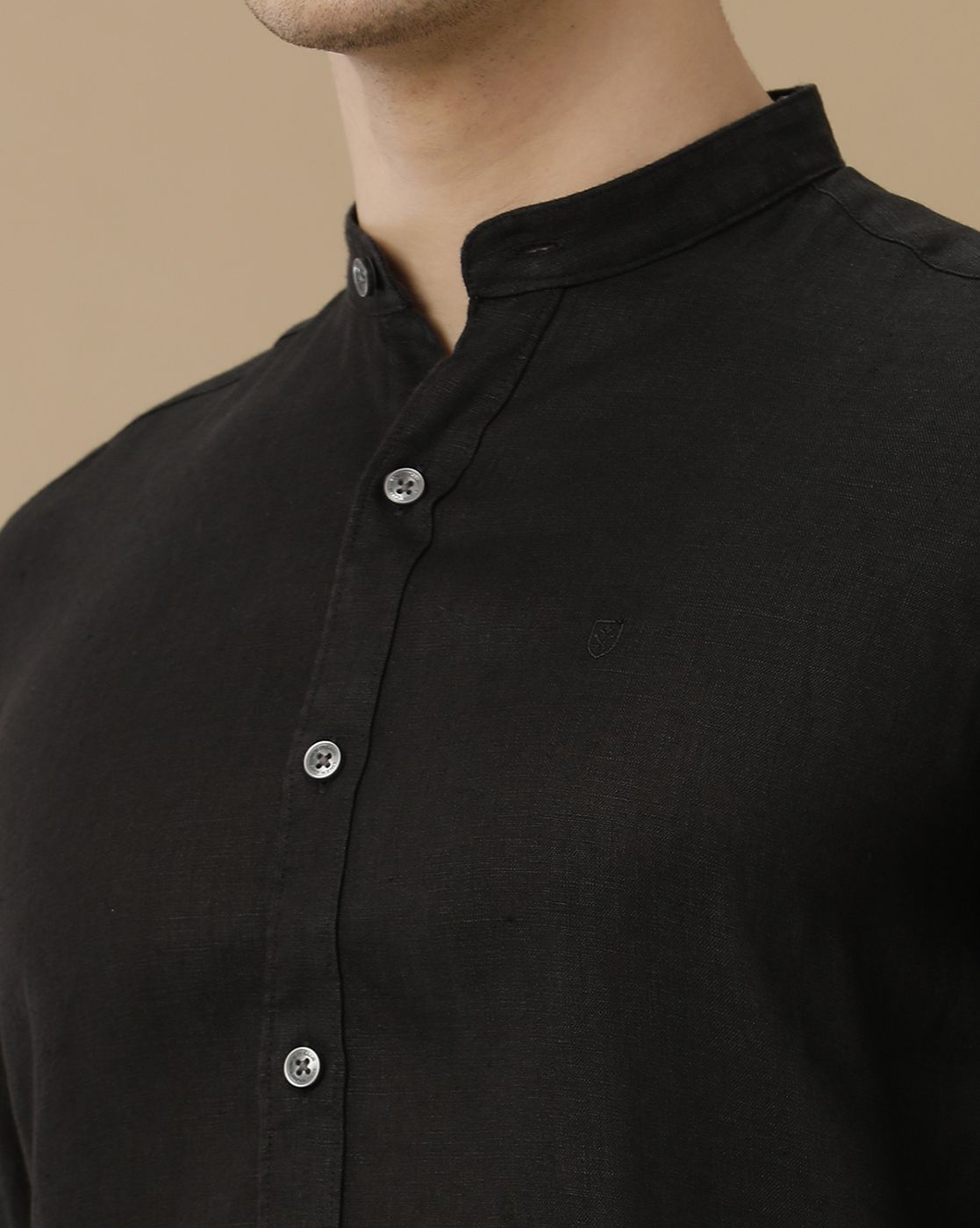 Men's Pure Linen Black Solid Contemporary Fit Full Sleeve Casual Shirt