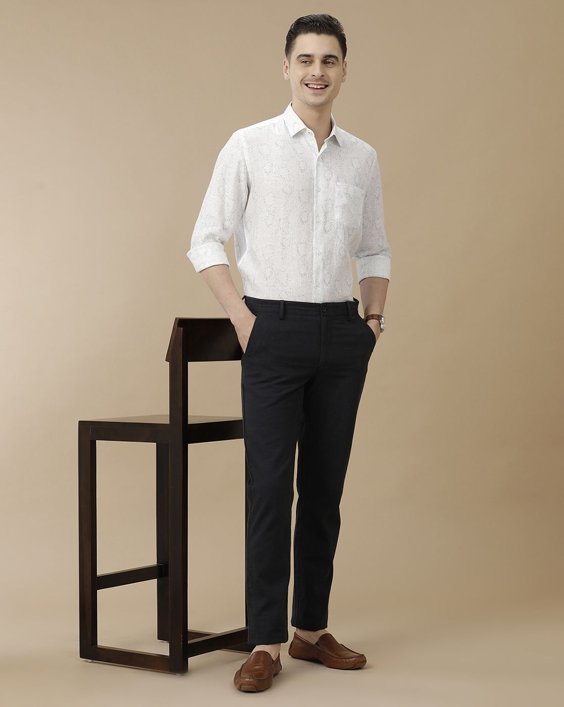 Men's Pure Linen White Printed Contemporary Fit Full Sleeve Casual Shirt