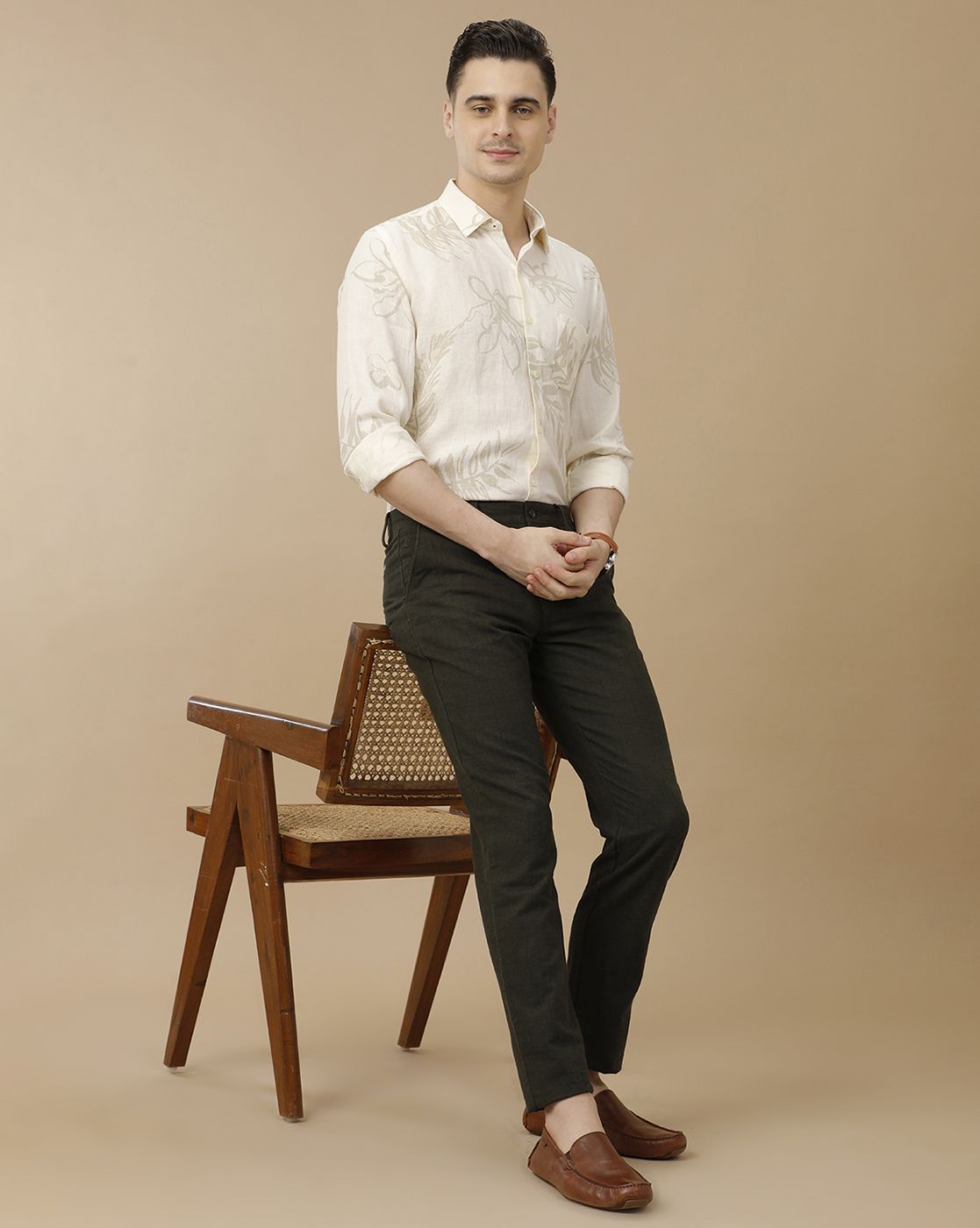 Men's Pure Linen Off White Printed Contemporary Fit Full Sleeve Casual Shirt