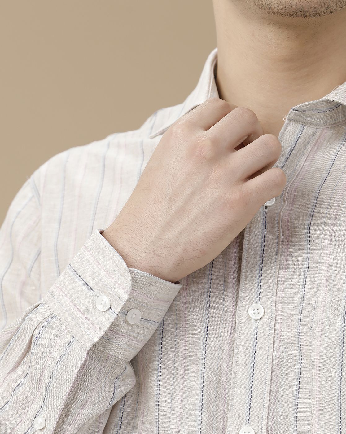 Men's Pure Linen Blue Striped Contemporary Fit Full Sleeve Casual Shirt