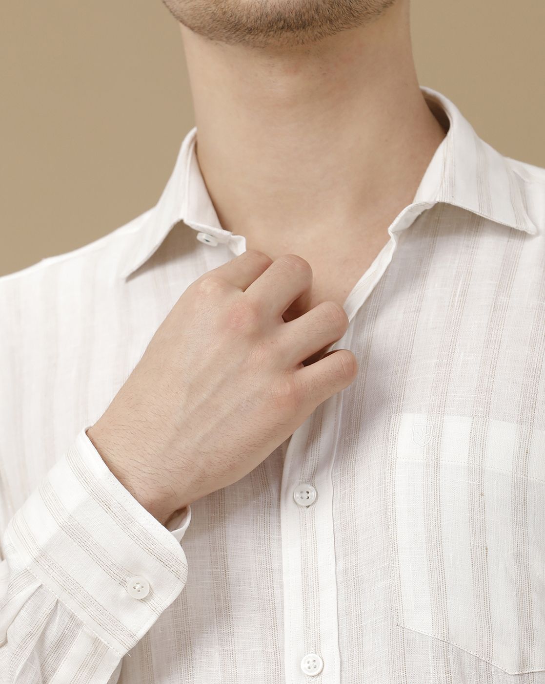 Men's Pure Linen White Striped Contemporary Fit Full Sleeve Casual Shirt