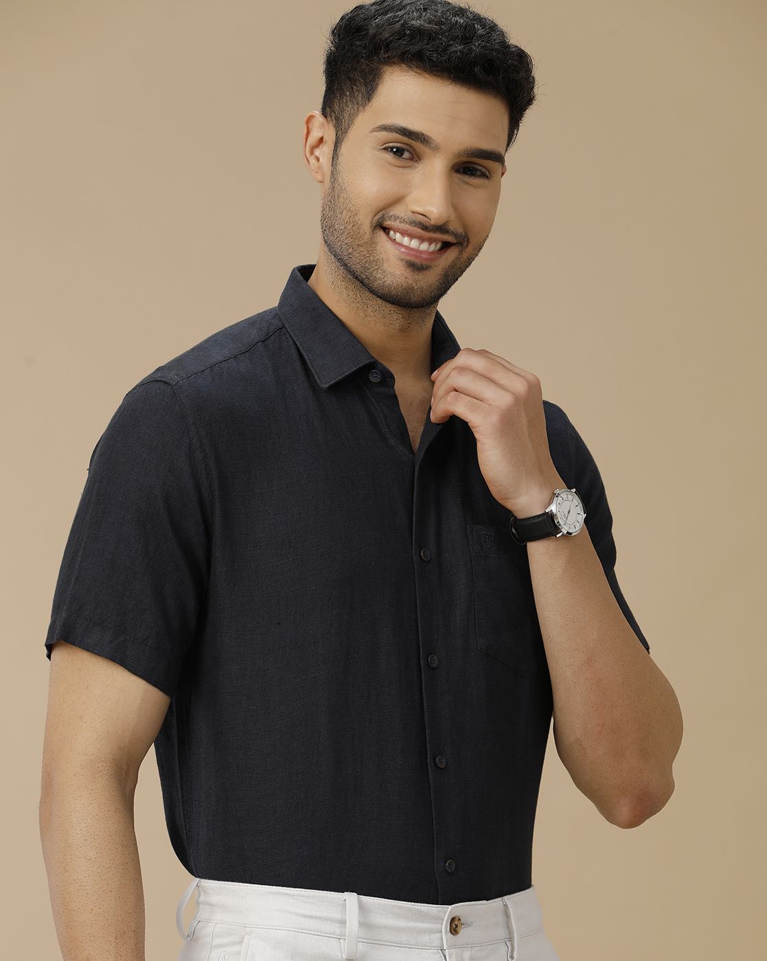 Men's Pure Linen Black Solid Contemporary Fit Half Sleeve Casual Shirt