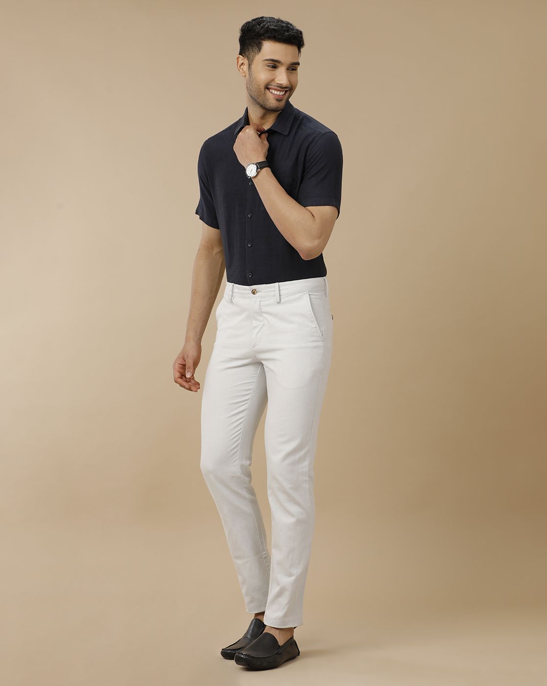 Men's Pure Linen Black Solid Contemporary Fit Half Sleeve Casual Shirt