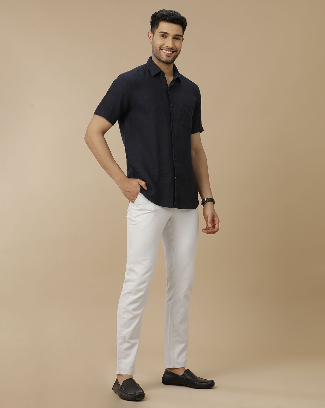 Men's Pure Linen Black Solid Contemporary Fit Half Sleeve Casual Shirt