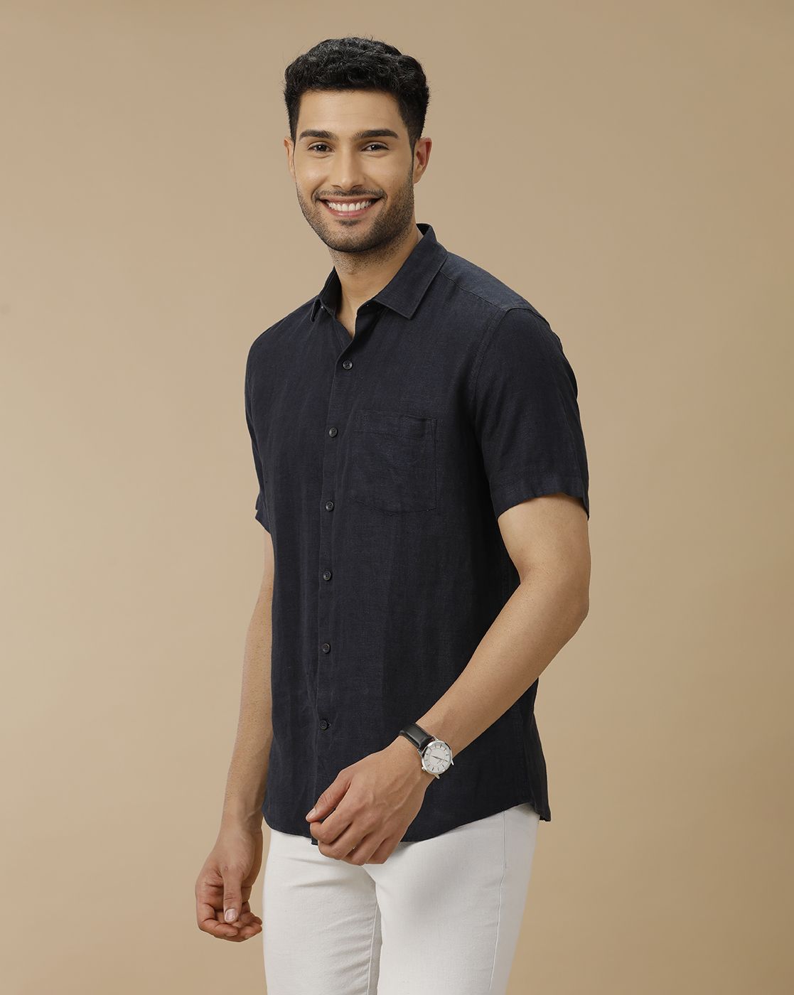 Men's Pure Linen Black Solid Contemporary Fit Half Sleeve Casual Shirt