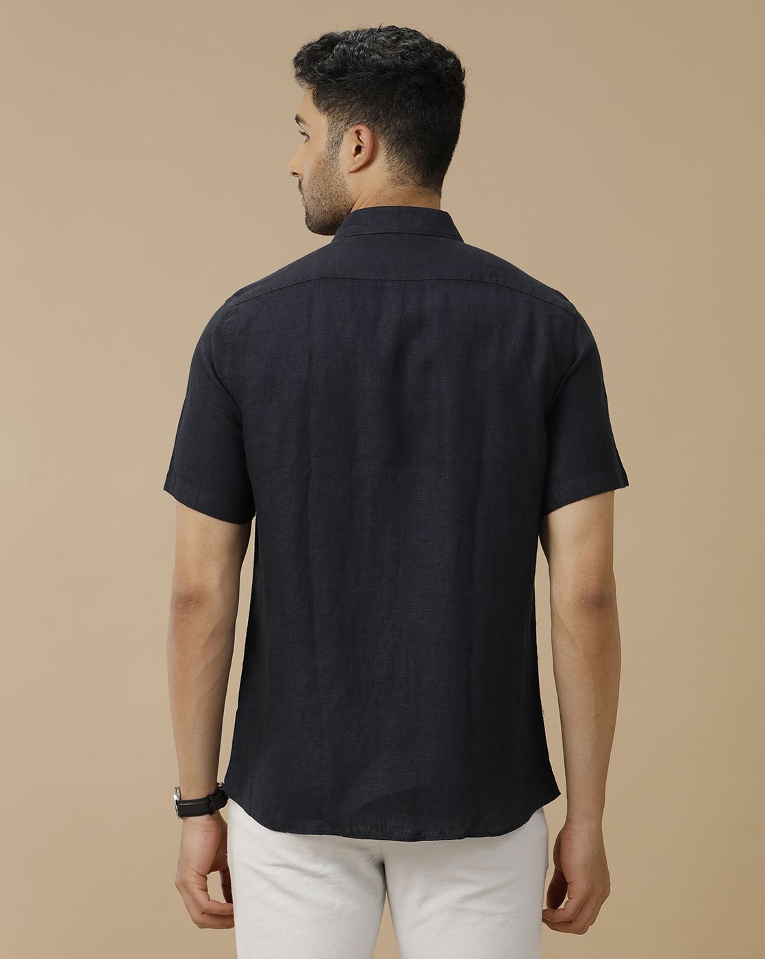 Men's Pure Linen Black Solid Contemporary Fit Half Sleeve Casual Shirt