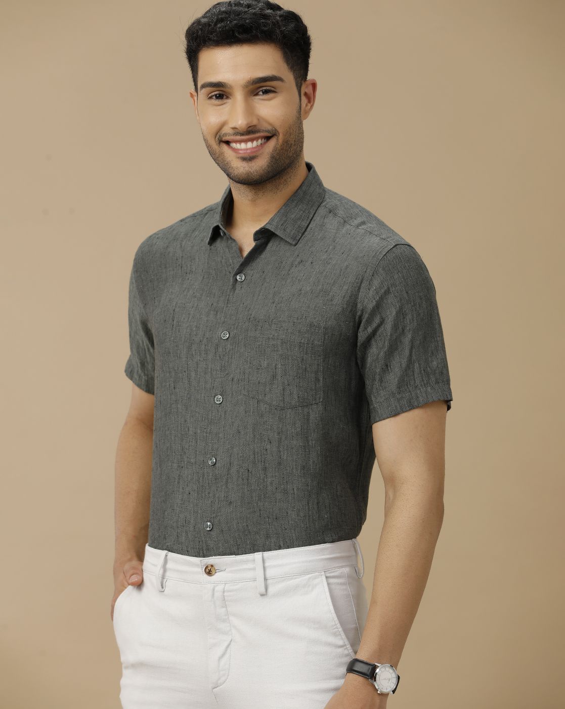 Men's Pure Linen Green Solid Contemporary Fit Half Sleeve Casual Shirt