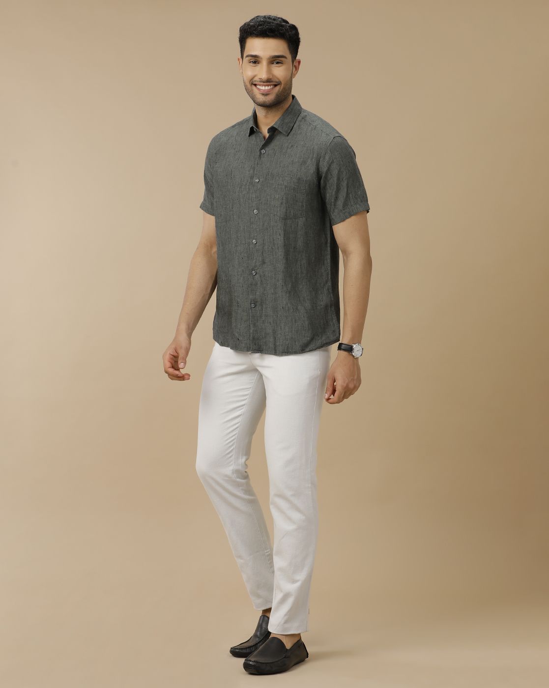 Men's Pure Linen Green Solid Contemporary Fit Half Sleeve Casual Shirt