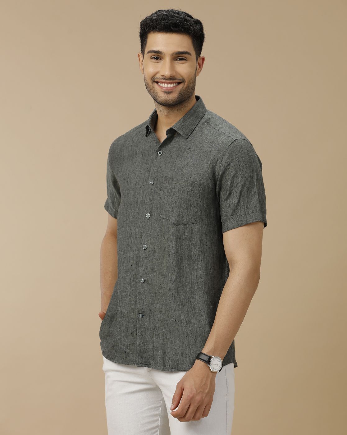 Men's Pure Linen Green Solid Contemporary Fit Half Sleeve Casual Shirt
