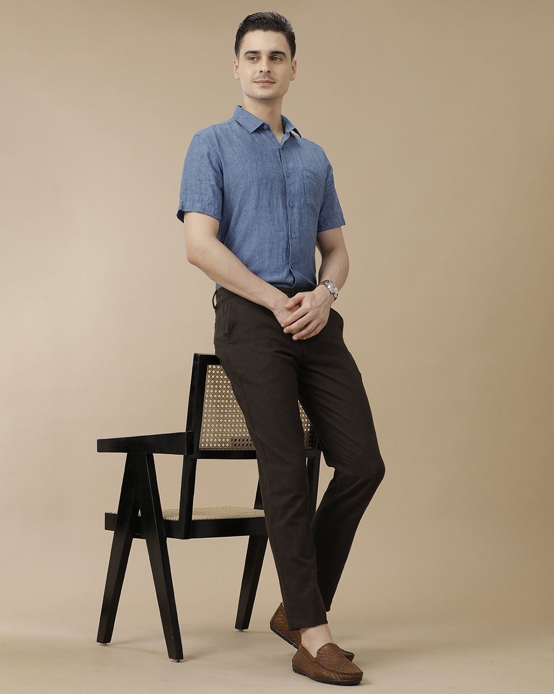Men's Pure Linen Blue Solid Contemporary Fit Half Sleeve Casual Shirt
