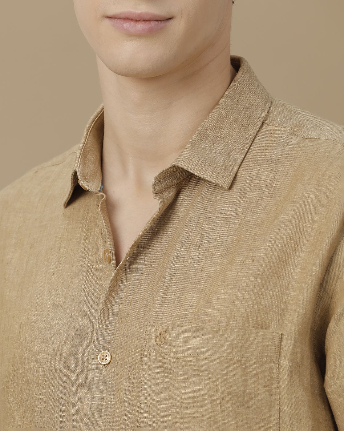 Men's Pure Linen Brown Solid Contemporary Fit Half Sleeve Casual Shirt