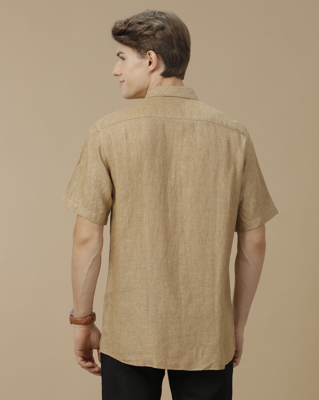 Men's Pure Linen Brown Solid Contemporary Fit Half Sleeve Casual Shirt