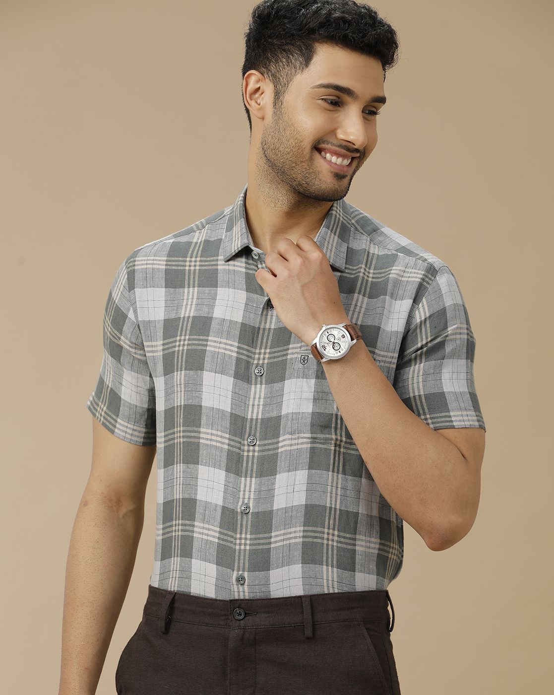 Men's Pure Linen Green Checked Contemporary Fit Half Sleeve Casual Shirt