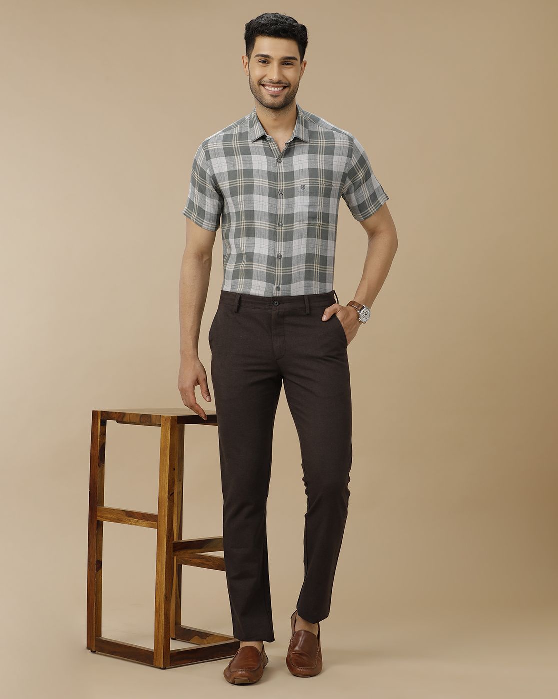Men's Pure Linen Green Checked Contemporary Fit Half Sleeve Casual Shirt