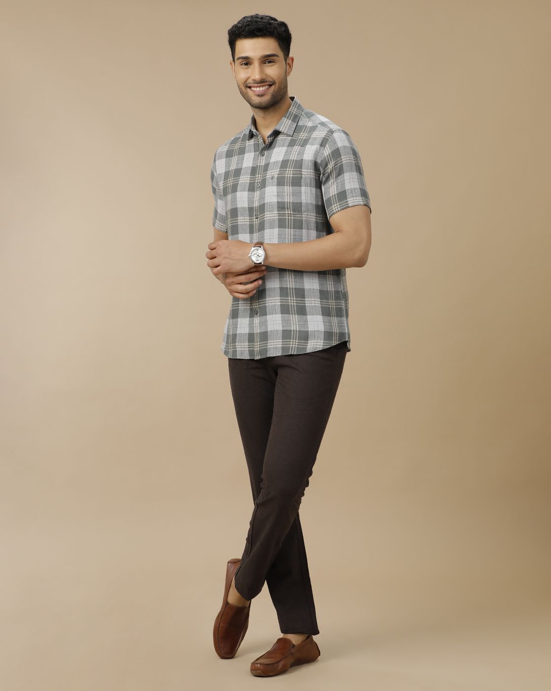 Men's Pure Linen Green Checked Contemporary Fit Half Sleeve Casual Shirt