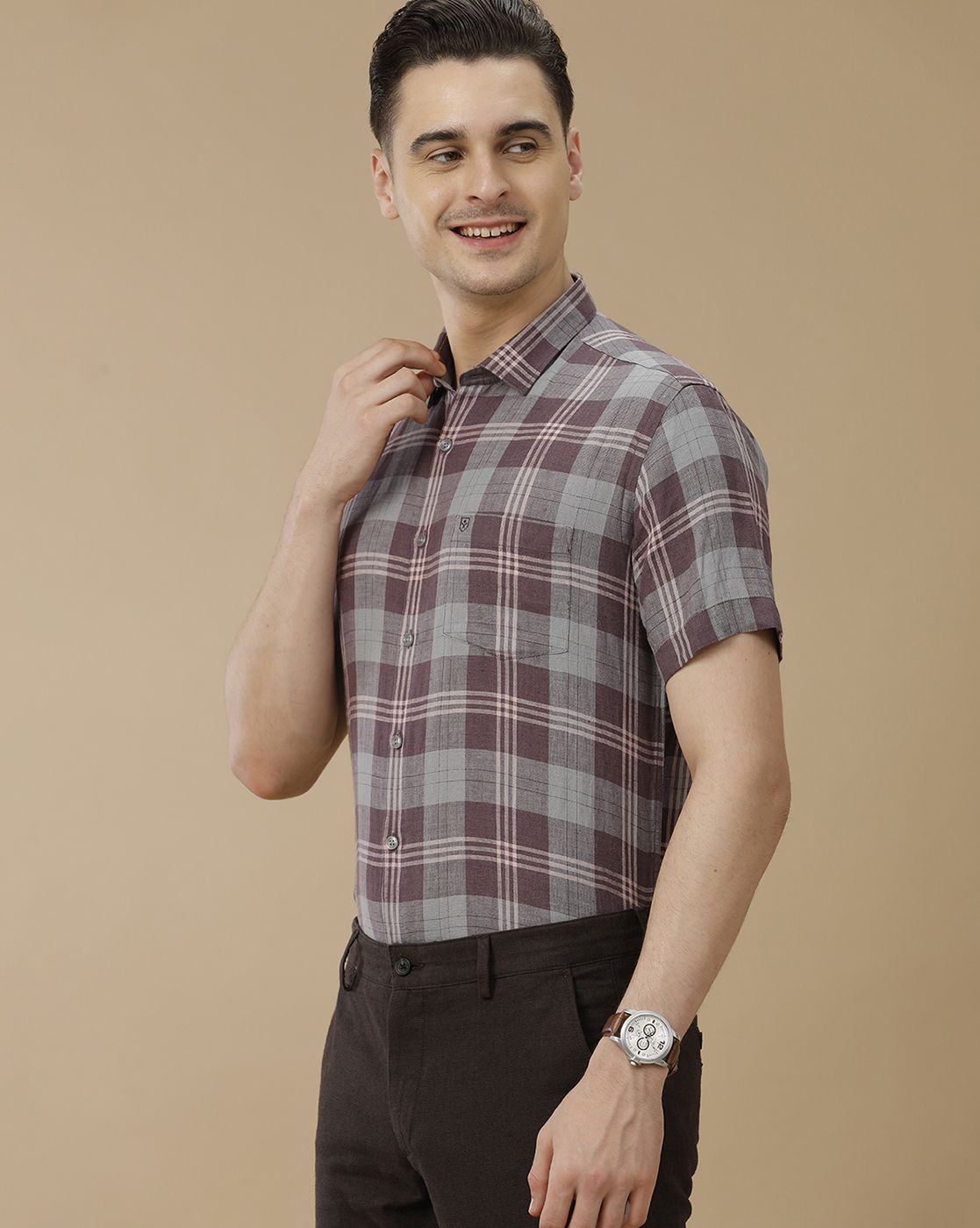 Men's Pure Linen Purple Checked Contemporary Fit Half Sleeve Casual Shirt