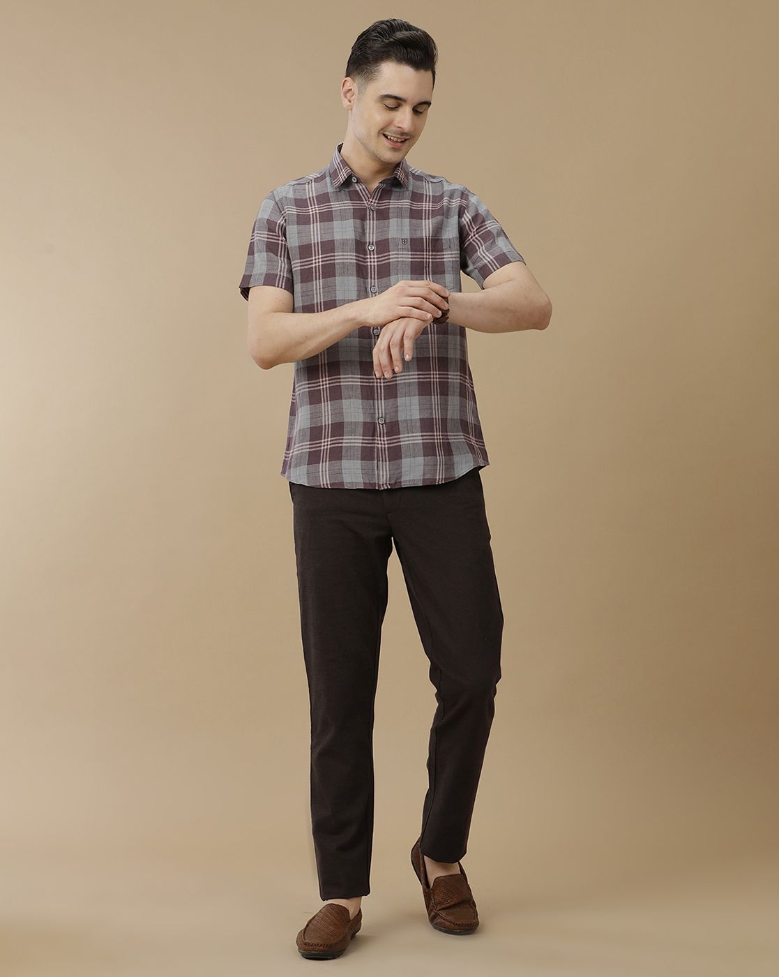 Men's Pure Linen Purple Checked Contemporary Fit Half Sleeve Casual Shirt