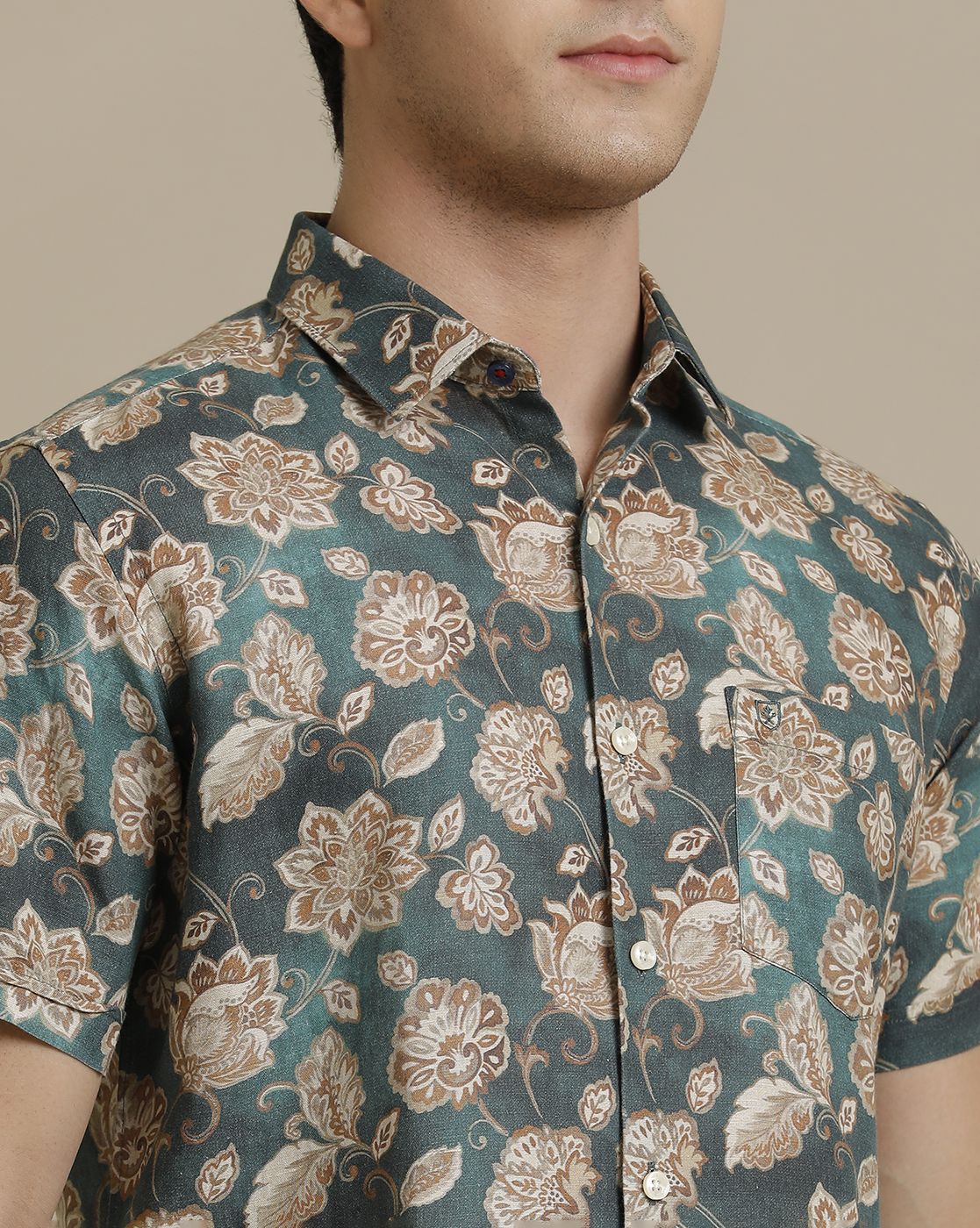 Men's Linen Rich Green Printed Contemporary Fit Half Sleeve Sleeve Casual Shirt