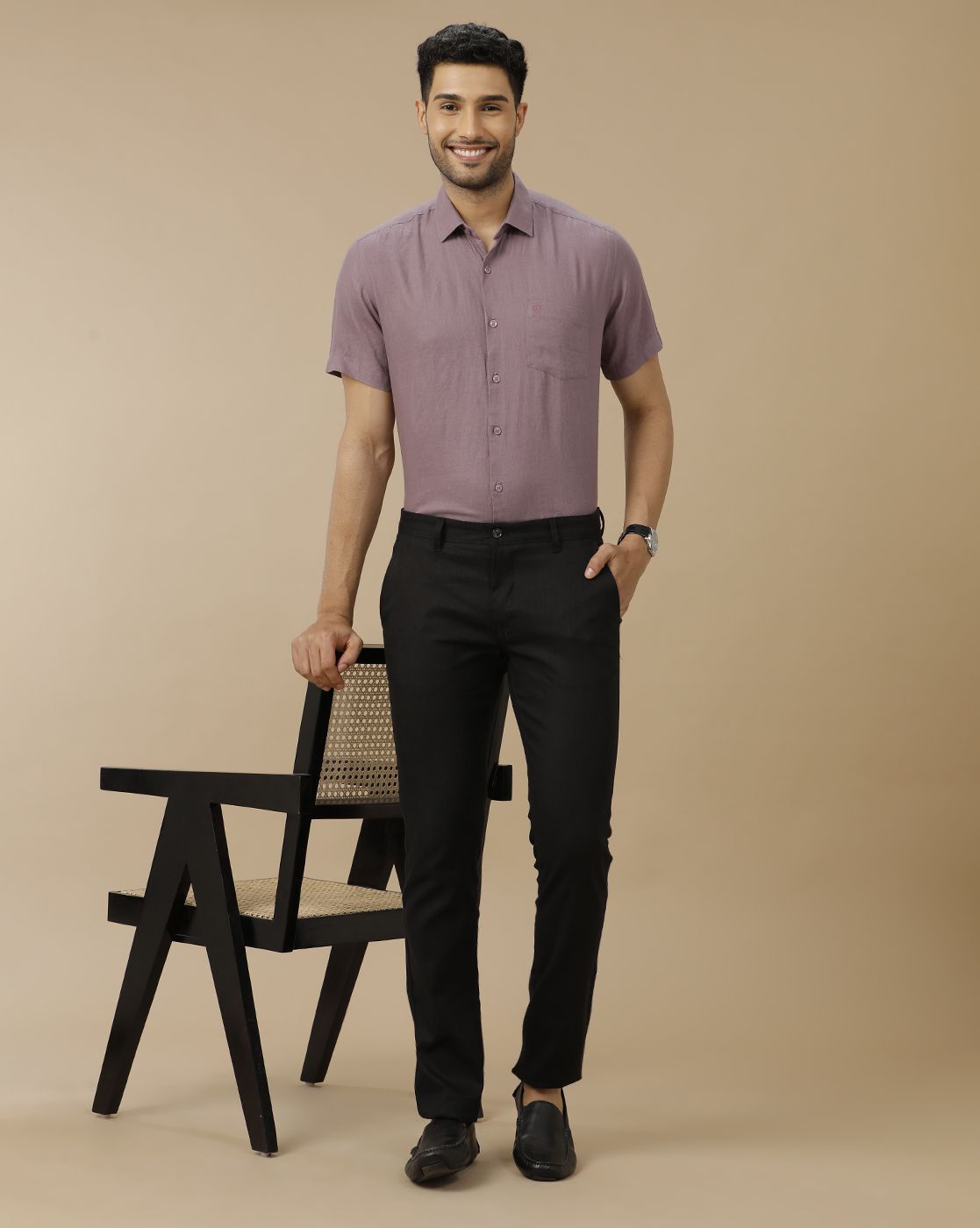 Men's Pure Linen Purple Solid Contemporary Fit Half Sleeve Casual Shirt
