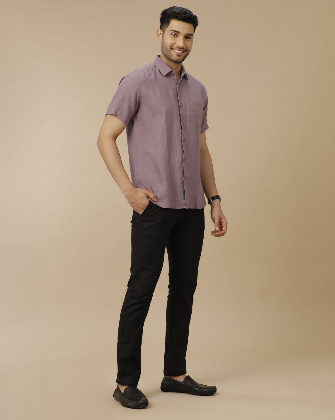 Men's Pure Linen Purple Solid Contemporary Fit Half Sleeve Casual Shirt