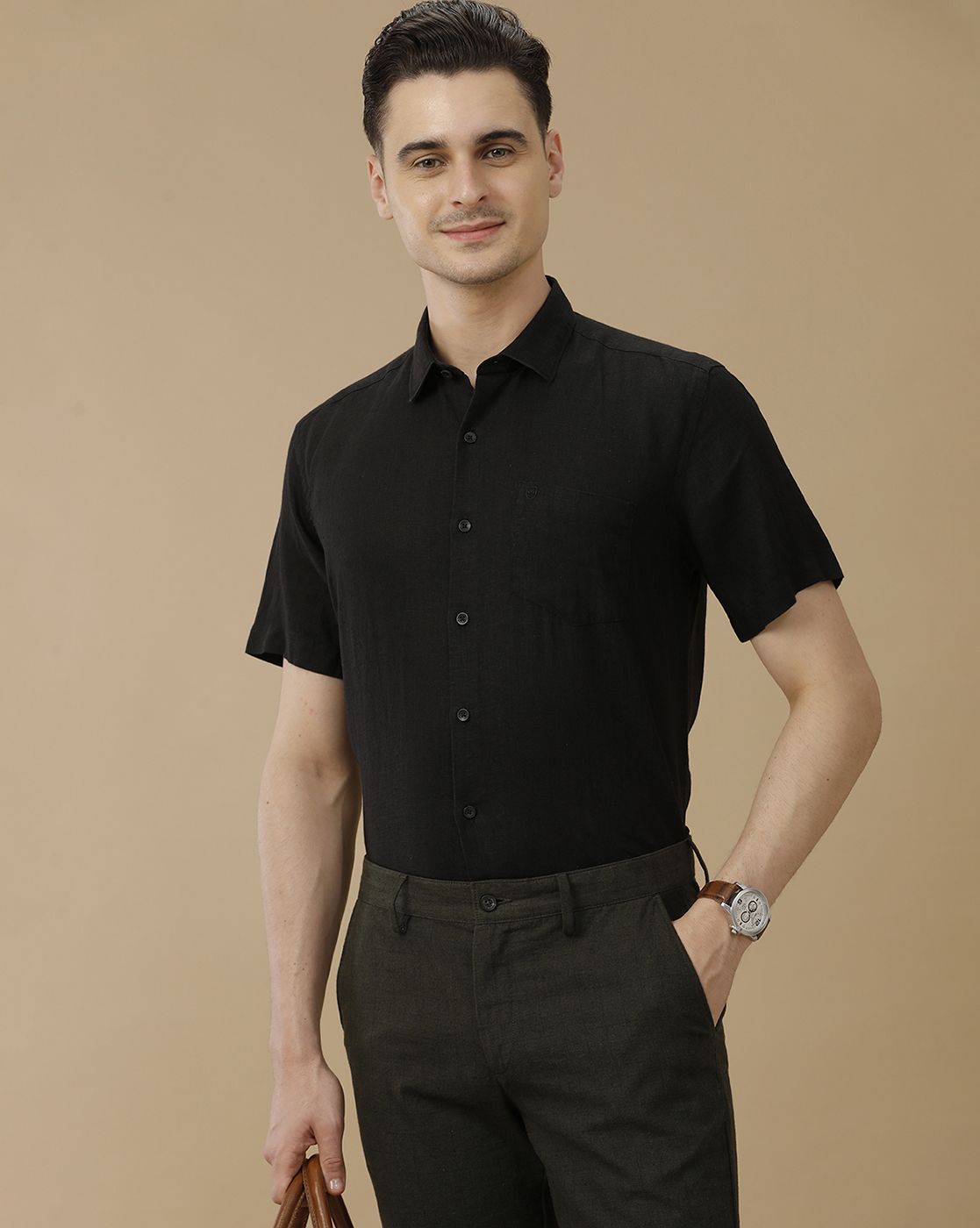 Men's Pure Linen Black Solid Contemporary Fit Half Sleeve Casual Shirt