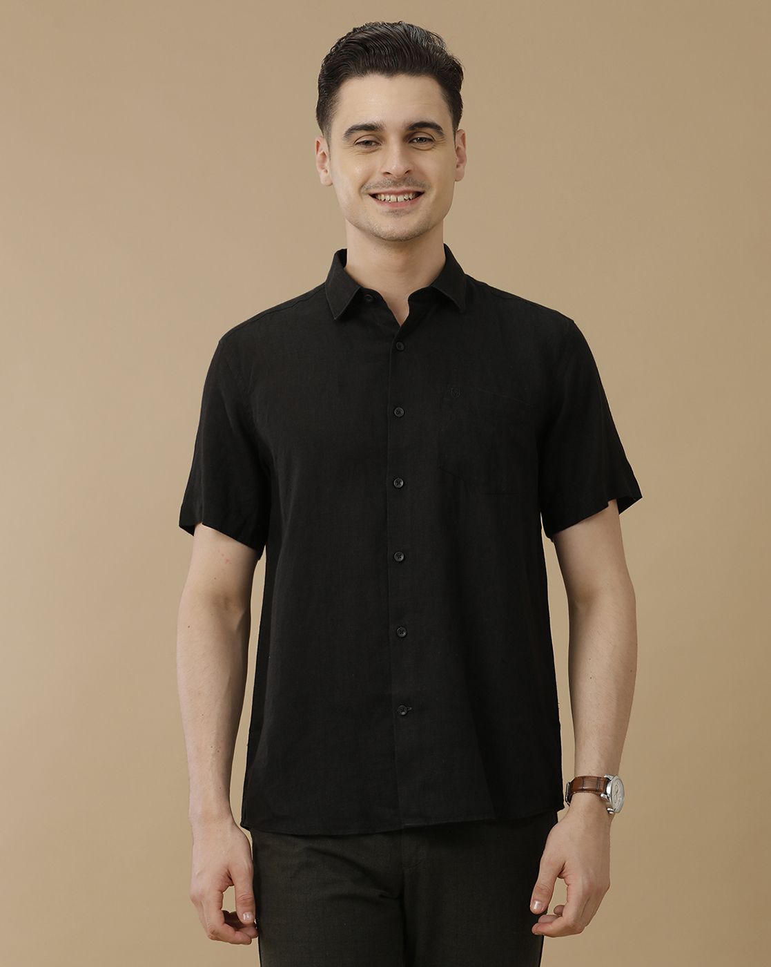 Men's Pure Linen Black Solid Contemporary Fit Half Sleeve Casual Shirt