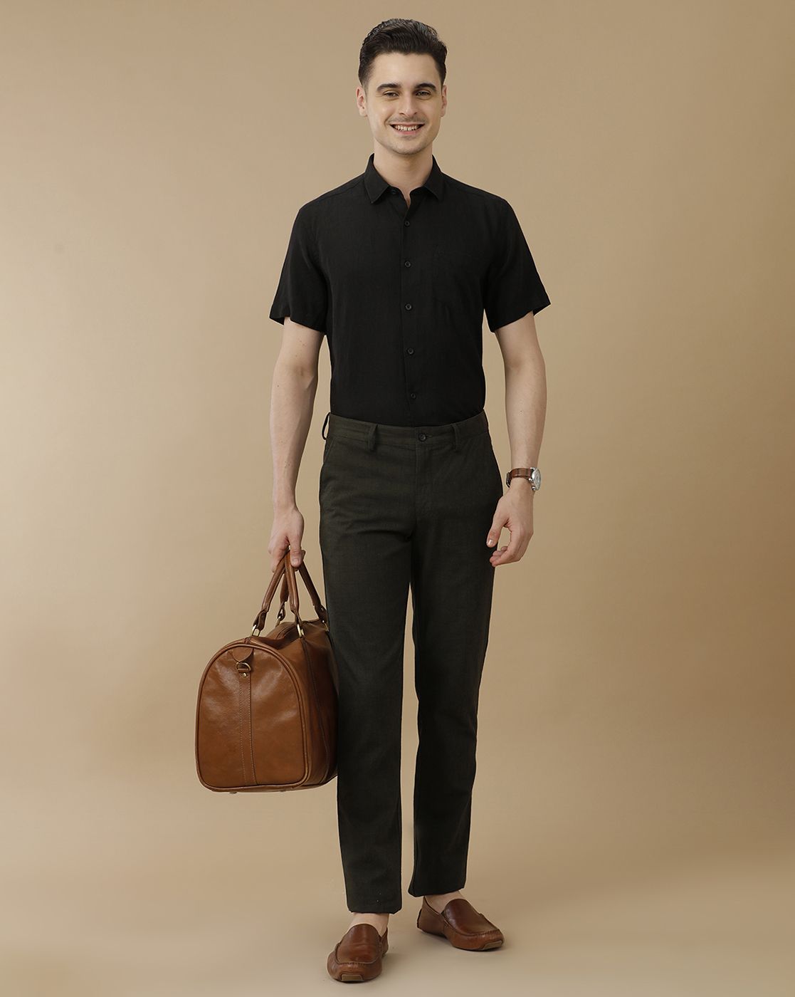 Men's Pure Linen Black Solid Contemporary Fit Half Sleeve Casual Shirt