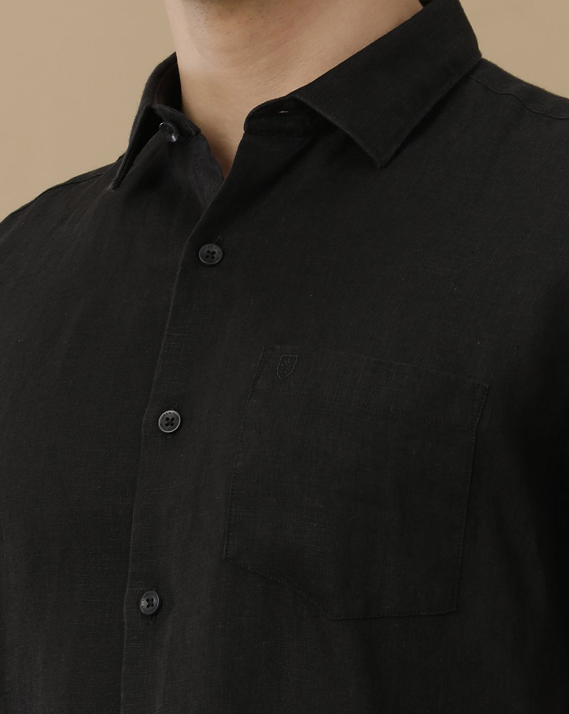 Men's Pure Linen Black Solid Contemporary Fit Half Sleeve Casual Shirt