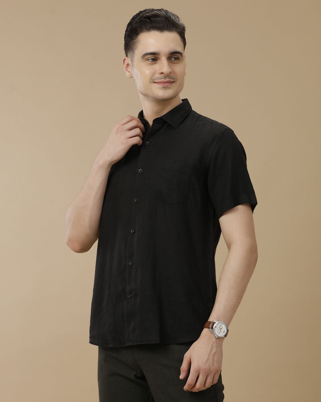 Men's Pure Linen Black Solid Contemporary Fit Half Sleeve Casual Shirt