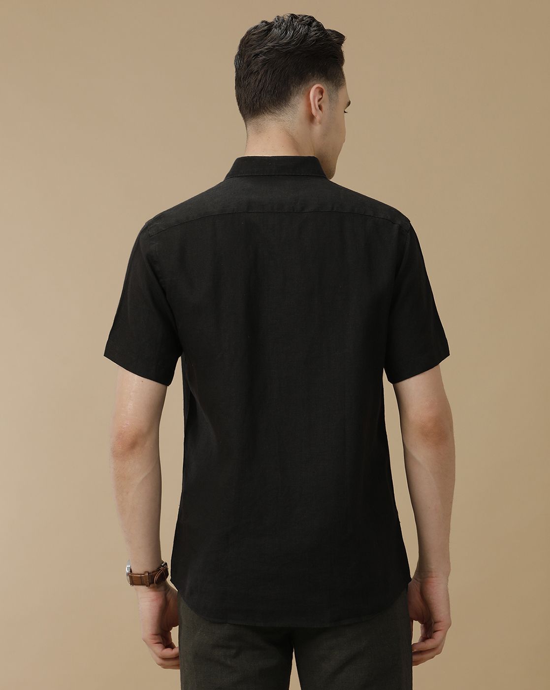 Men's Pure Linen Black Solid Contemporary Fit Half Sleeve Casual Shirt