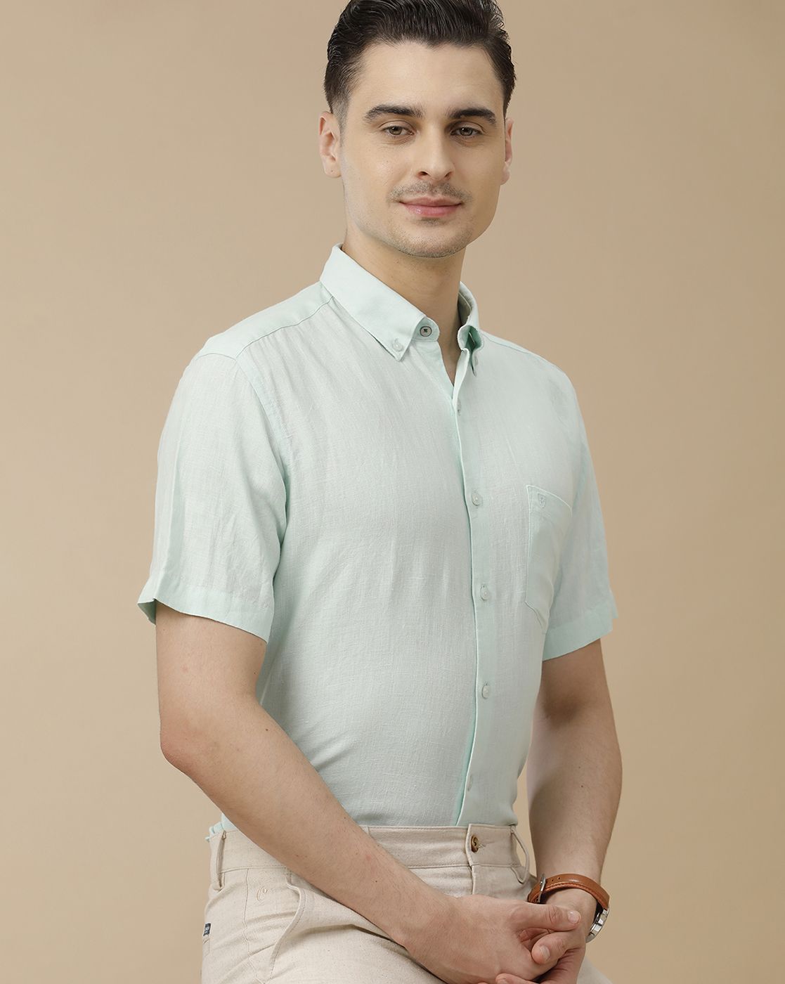 Men's Pure Linen Turquoise Blue Solid Contemporary Fit Half Sleeve Casual Shirt