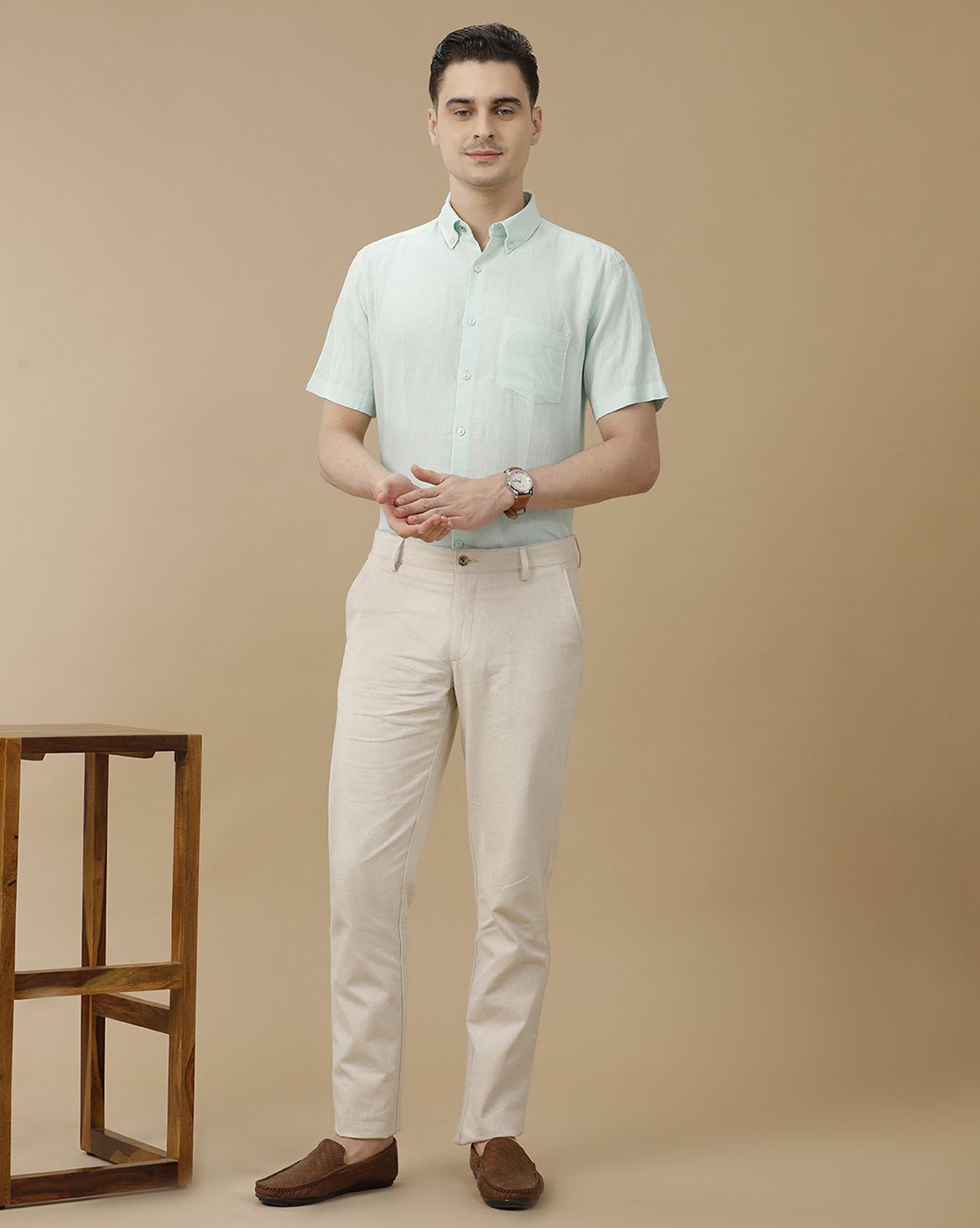 Men's Pure Linen Turquoise Blue Solid Contemporary Fit Half Sleeve Casual Shirt