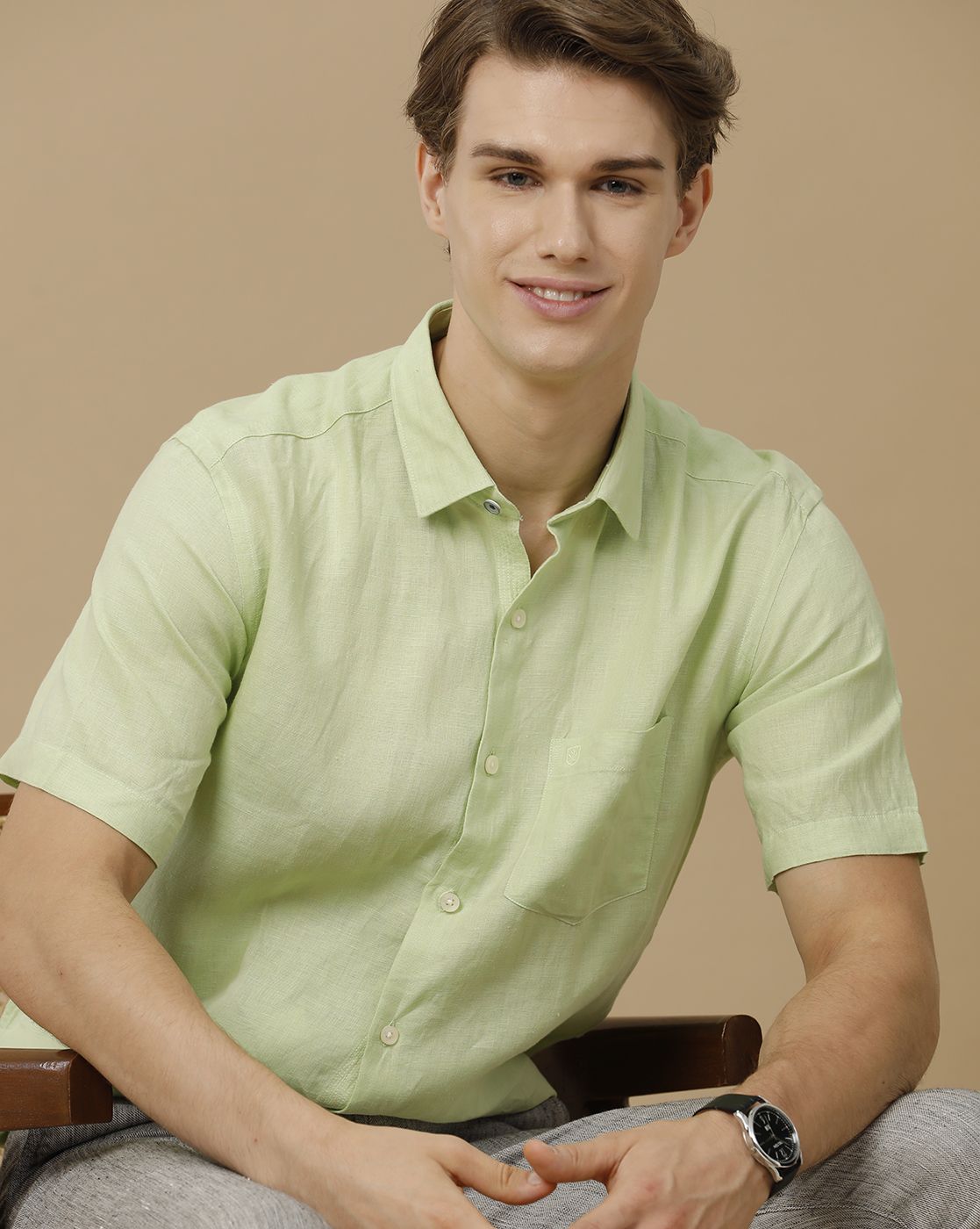 Men's Pure Linen Green Solid Contemporary Fit Half Sleeve Casual Shirt