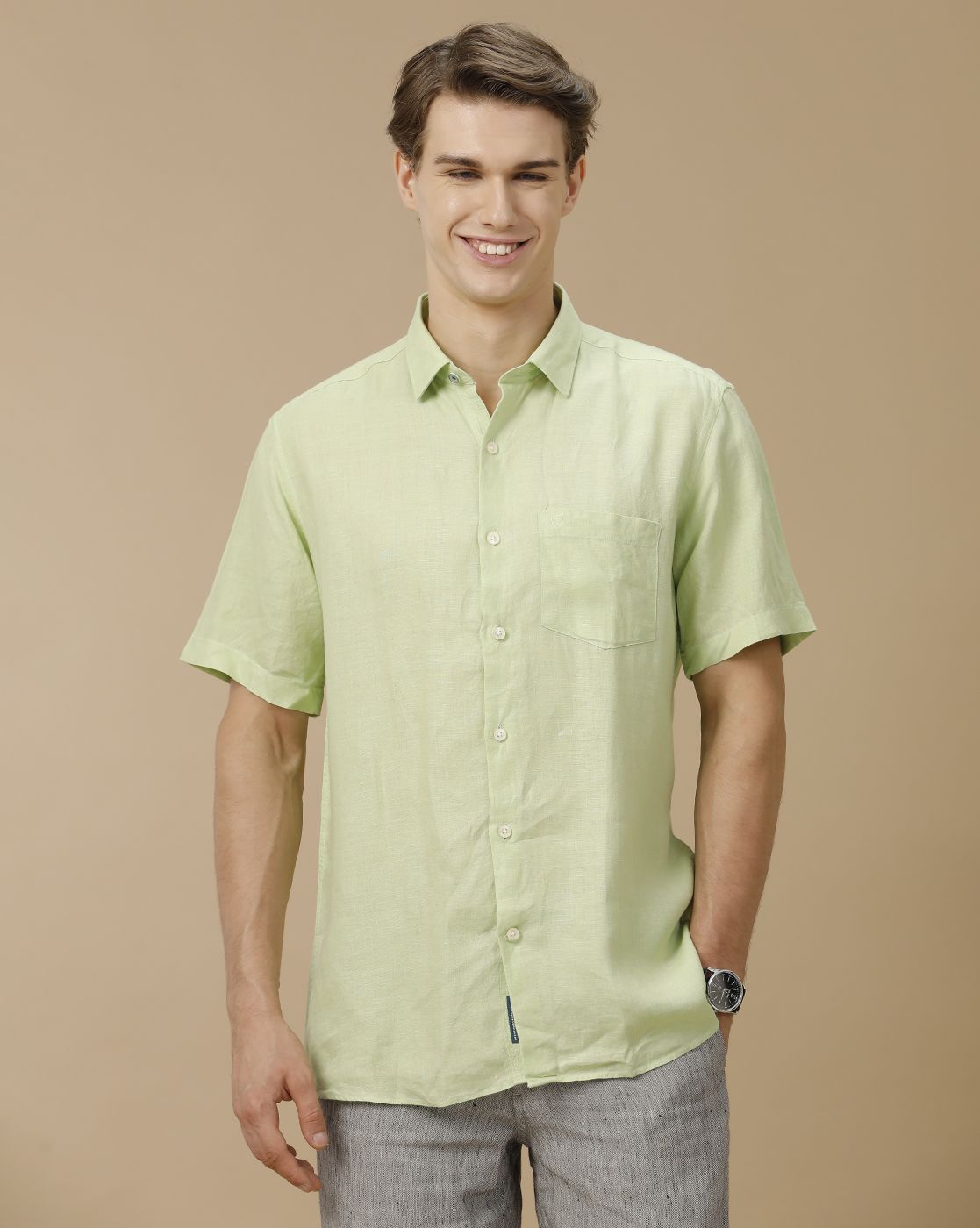 Men's Pure Linen Green Solid Contemporary Fit Half Sleeve Casual Shirt