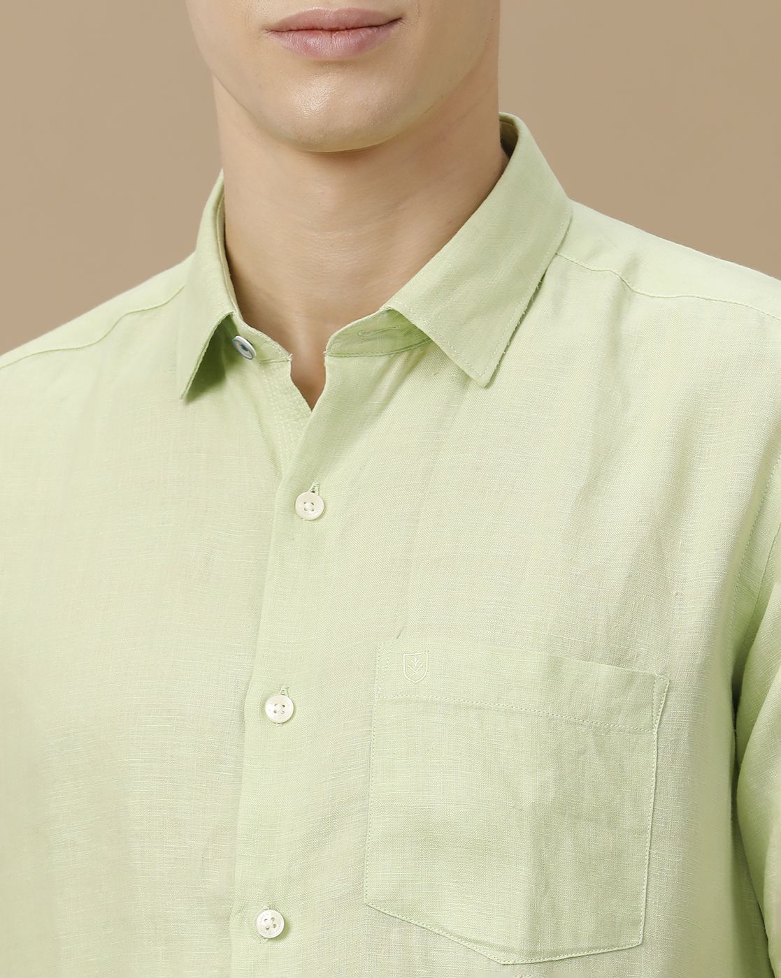 Men's Pure Linen Green Solid Contemporary Fit Half Sleeve Casual Shirt