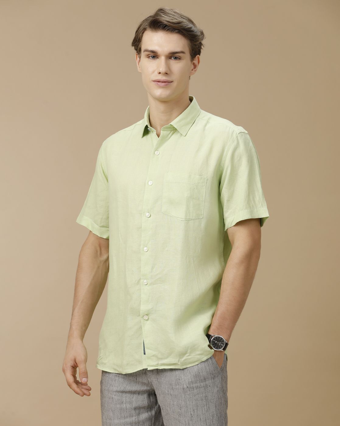 Men's Pure Linen Green Solid Contemporary Fit Half Sleeve Casual Shirt