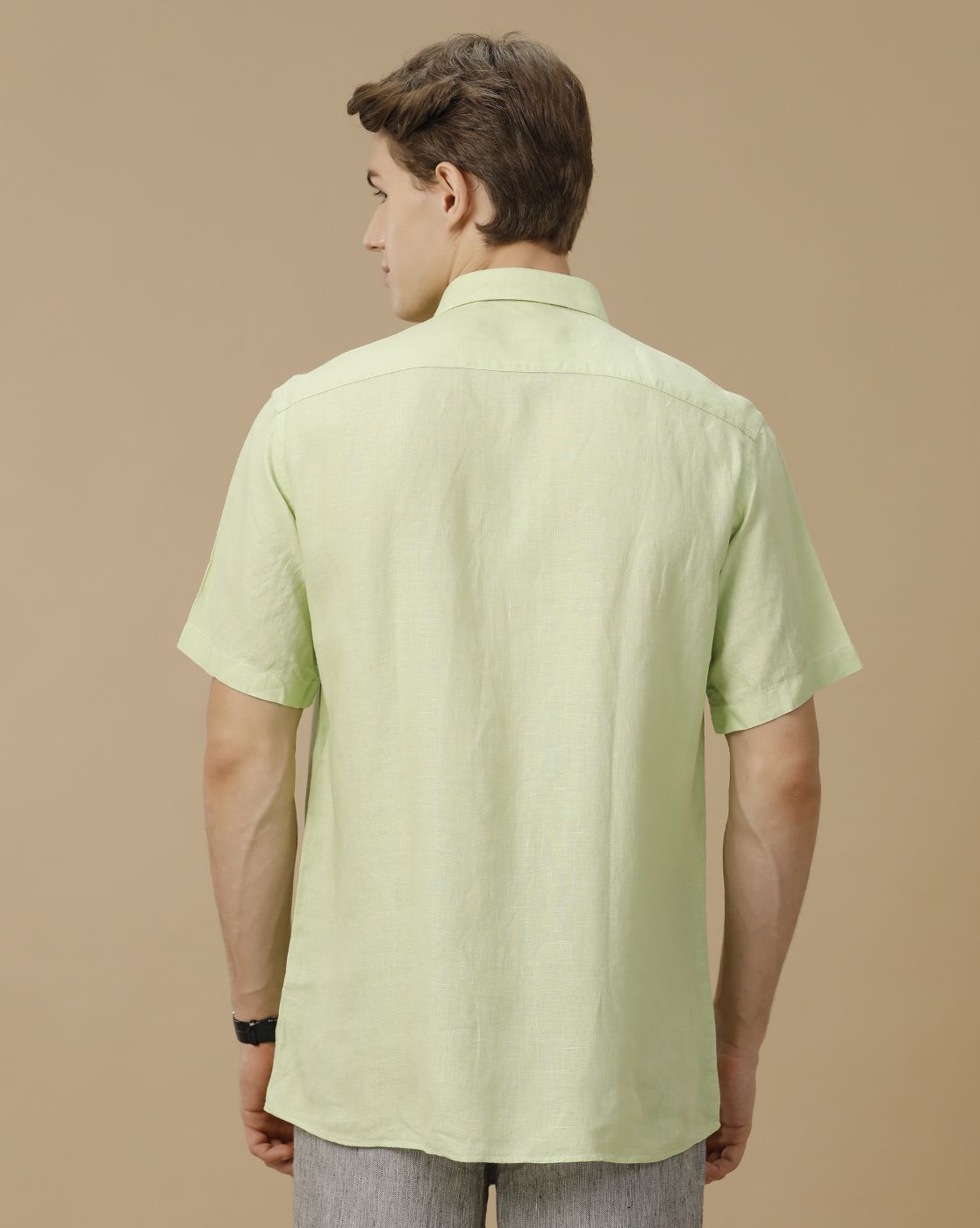 Men's Pure Linen Green Solid Contemporary Fit Half Sleeve Casual Shirt