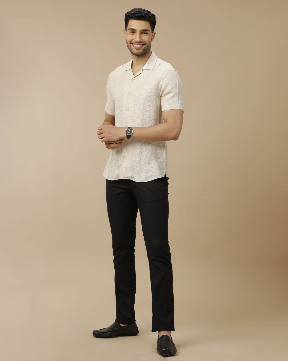 Men's Pure Linen Beige Solid Contemporary Fit Half Sleeve Casual Shirt