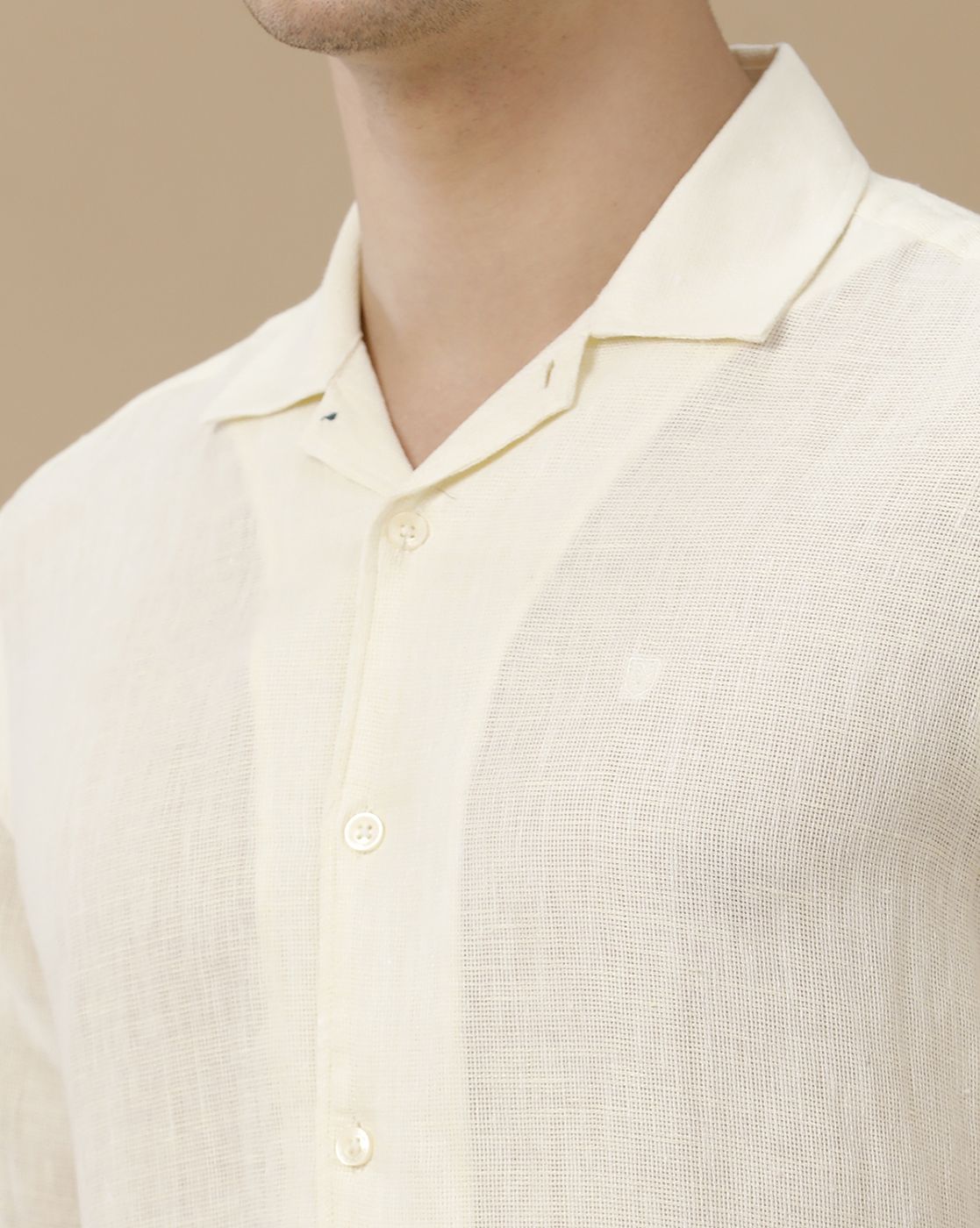 Men's Pure Linen Off White Solid Contemporary Fit Half Sleeve Casual Shirt