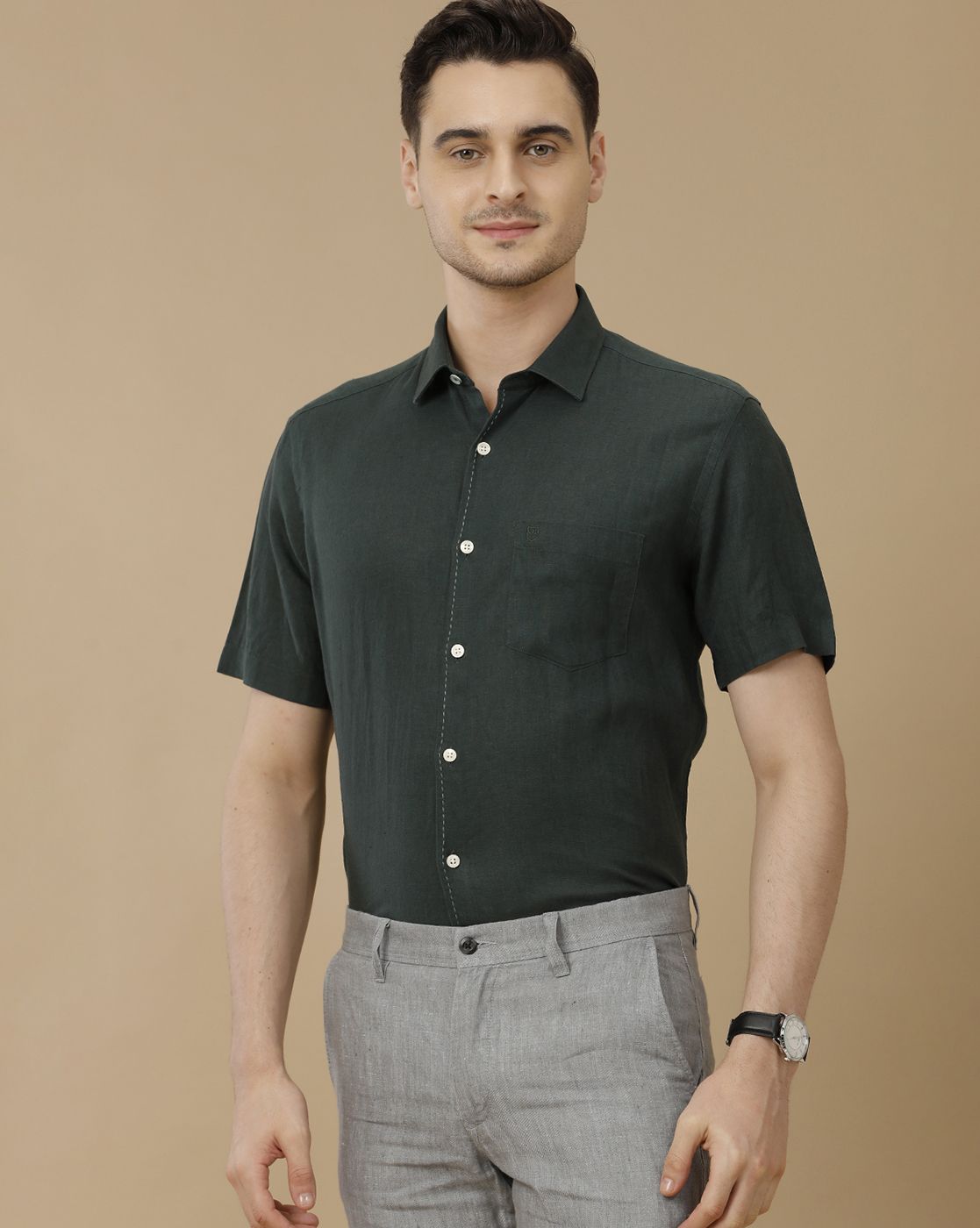 Men's Pure Linen Green Solid Contemporary Fit Half Sleeve Casual Shirt