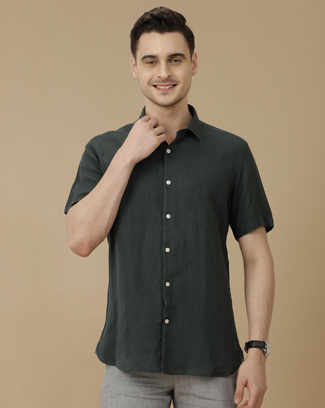 Men's Pure Linen Green Solid Contemporary Fit Half Sleeve Casual Shirt