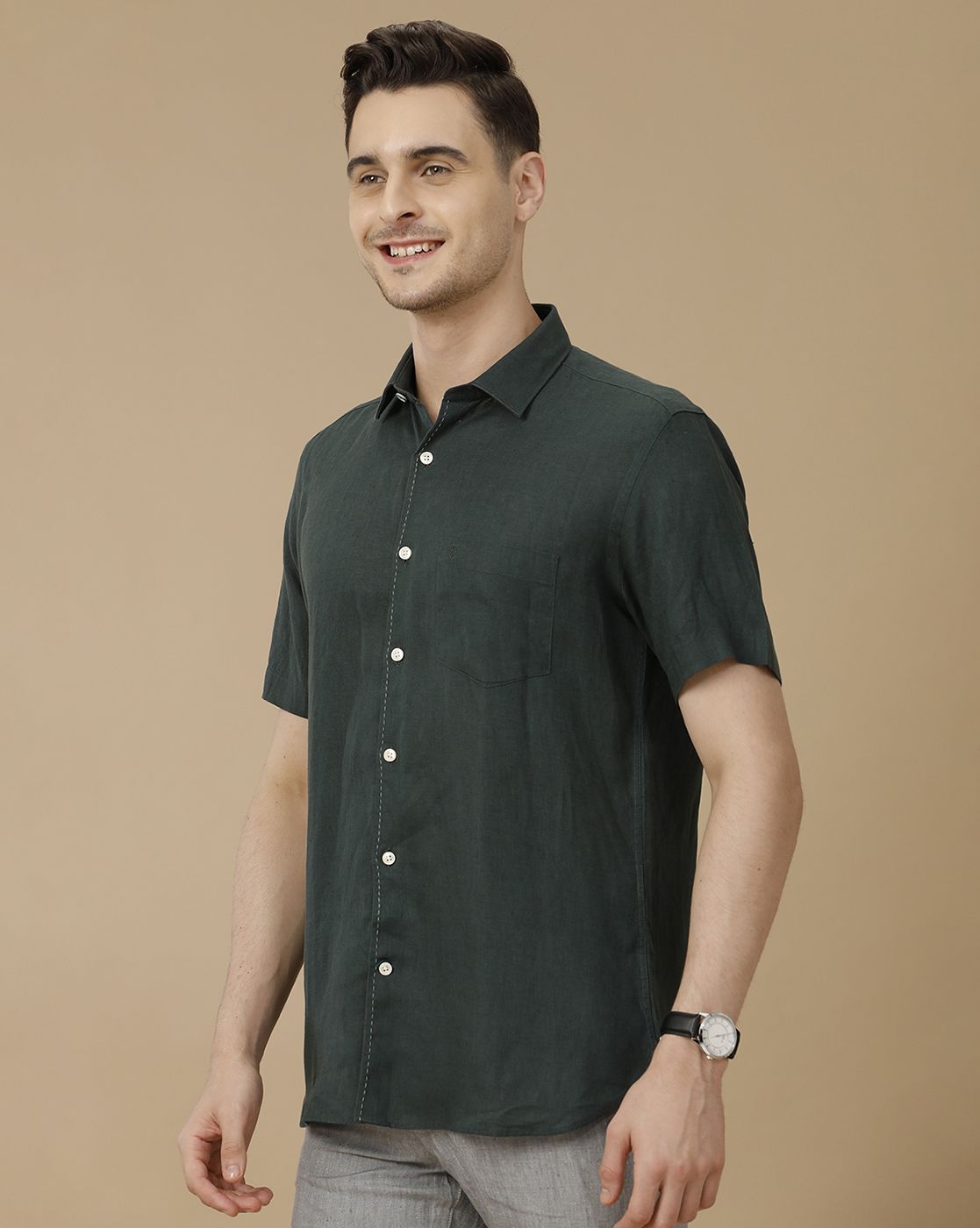 Men's Pure Linen Green Solid Contemporary Fit Half Sleeve Casual Shirt