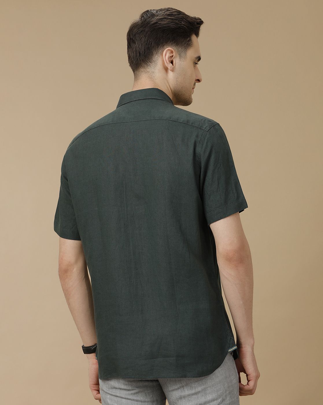 Men's Pure Linen Green Solid Contemporary Fit Half Sleeve Casual Shirt