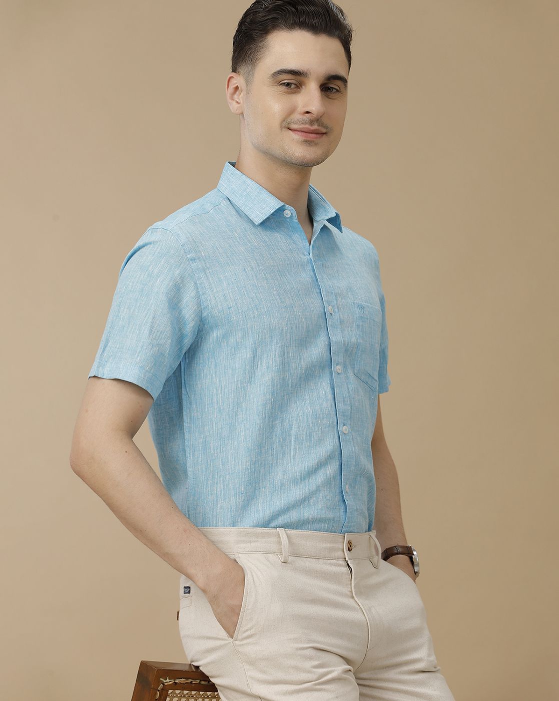 Men's Pure Linen Blue Solid Contemporary Fit Half Sleeve Casual Shirt