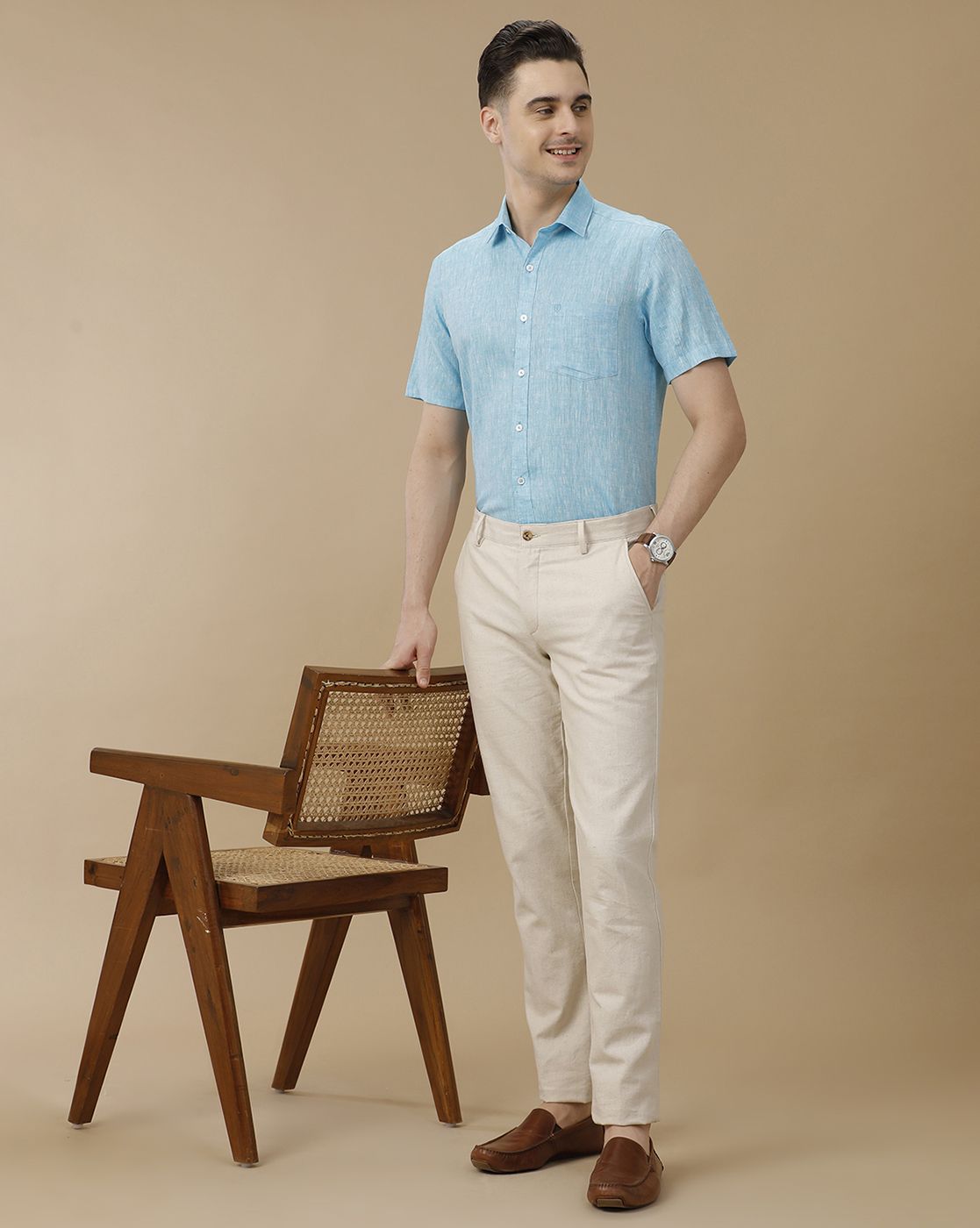 Men's Pure Linen Blue Solid Contemporary Fit Half Sleeve Casual Shirt