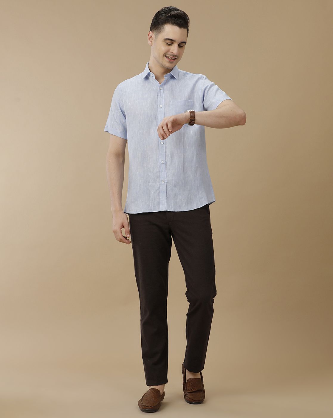 Men's Pure Linen Blue Solid Contemporary Fit Half Sleeve Casual Shirt