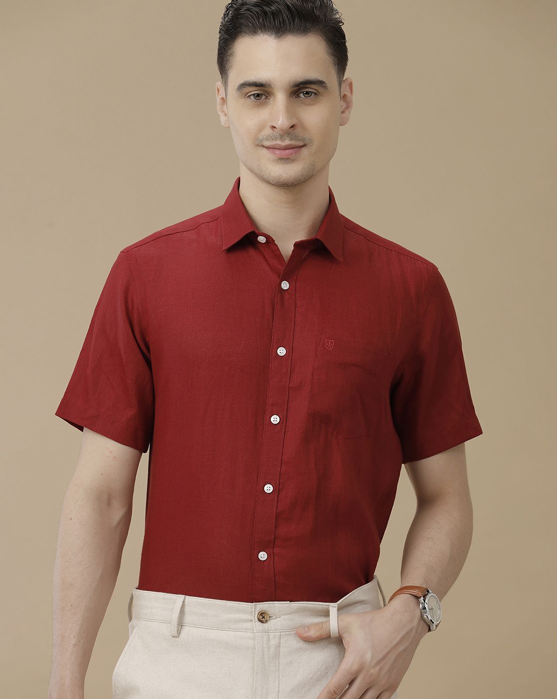 Men's Pure Linen Red Solid Contemporary Fit Half Sleeve Casual Shirt