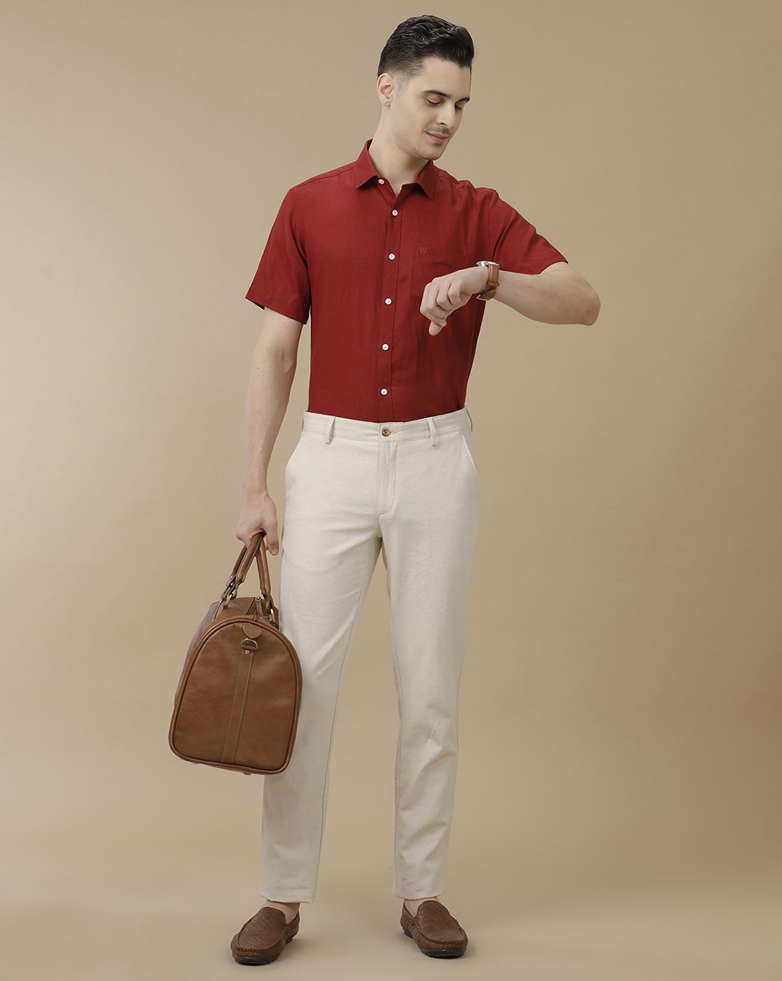 Men's Pure Linen Red Solid Contemporary Fit Half Sleeve Casual Shirt
