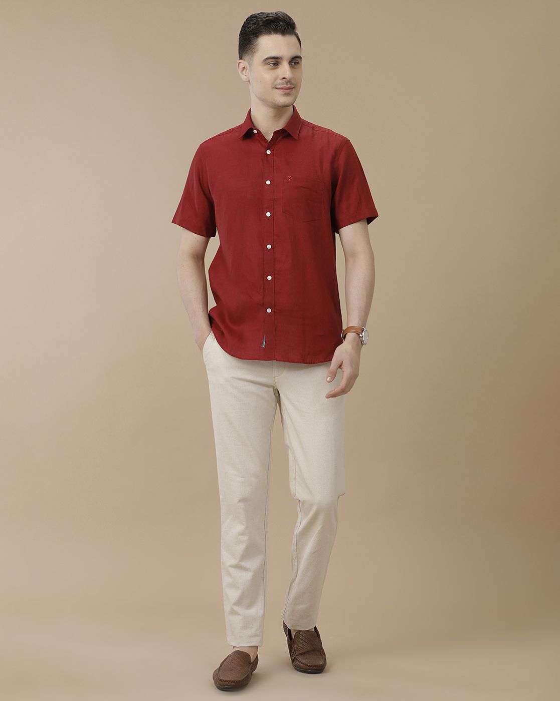 Men's Pure Linen Red Solid Contemporary Fit Half Sleeve Casual Shirt