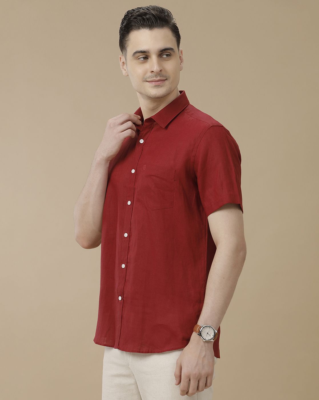 Men's Pure Linen Red Solid Contemporary Fit Half Sleeve Casual Shirt